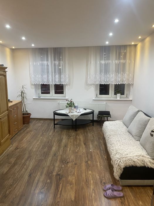 Sprzedam mieszkanie trzypokojowe.