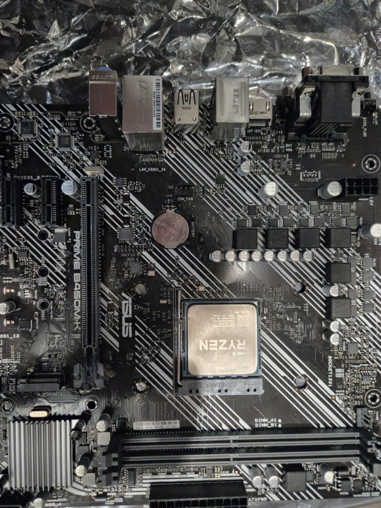 ASUS Prime B450M-K II + Procesor AMD Ryzen 3 3200G