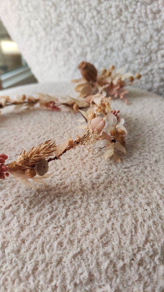 Wianek ślubny z suszonych kwiatów i butonierka boho