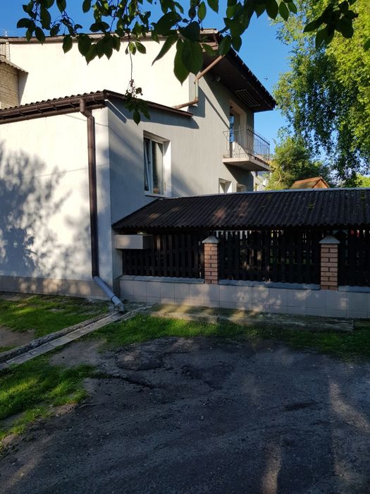 Квартира будинок в Лукові