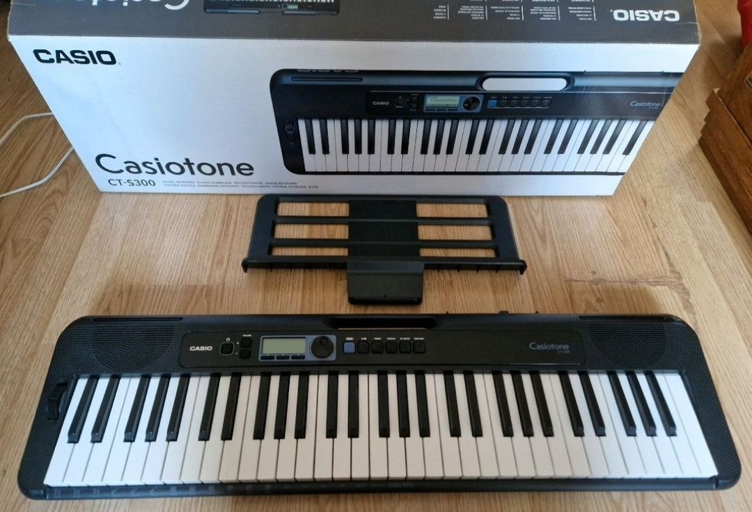Синтезатор  Casio