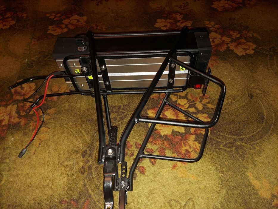 акомулятор 36вольт24ам  в багажнике