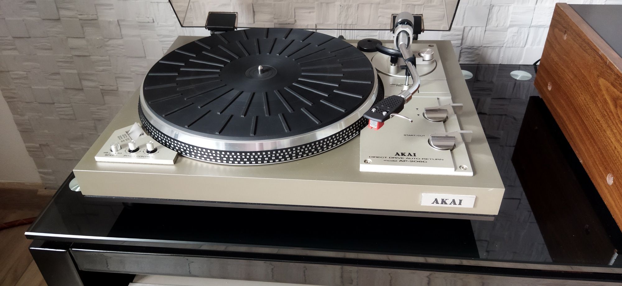 Gramofon Akai AP206 C