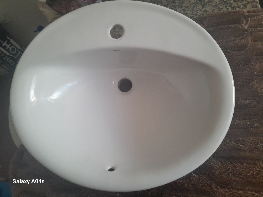 Lavatório Roca em porcelana