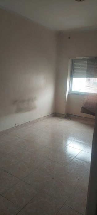 Alugo T2 lavradio- 740 euros