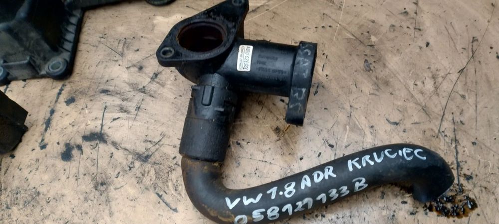 Audi A4 B5 Passat 1,8 20V króciec wody 058121133B  06b121133a