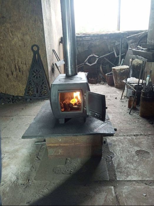 Печь буржуйка чугунная на дровах для дачи для комнаты