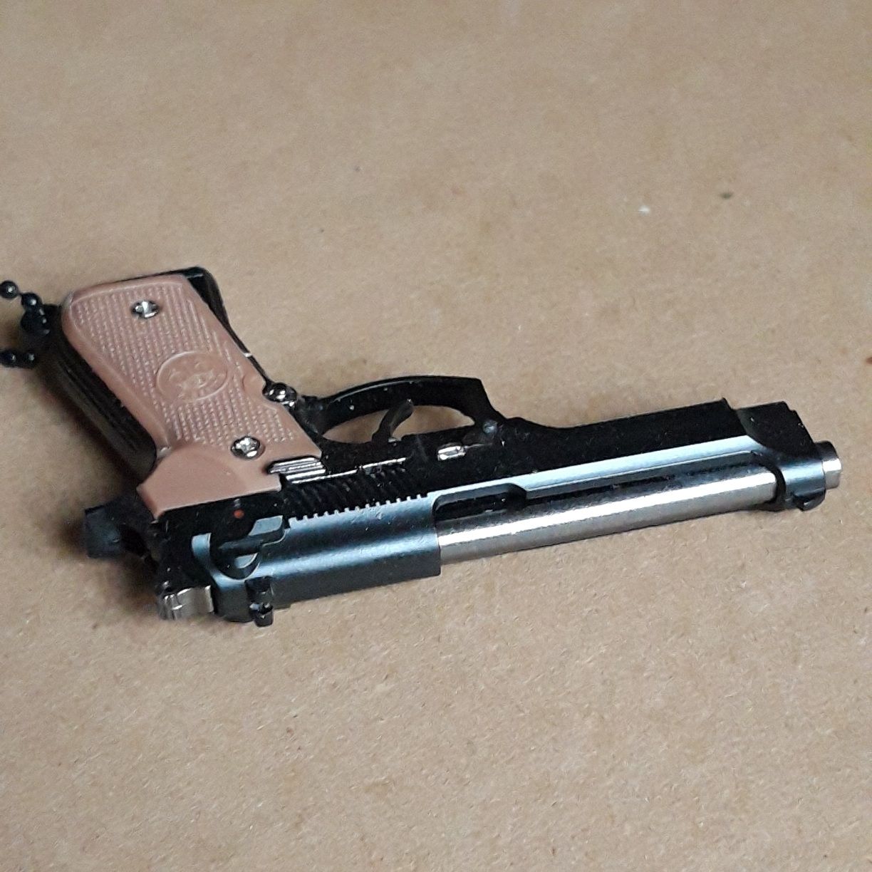 БРЕЛОК, миниатюрный макет пистолета Beretta