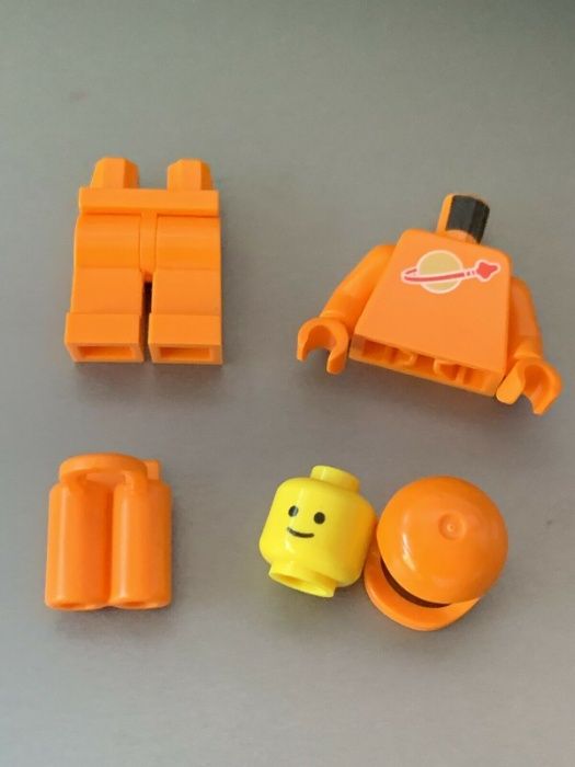 LEGO Spaceman Orange Figure - Edição comemorativa 40 anos