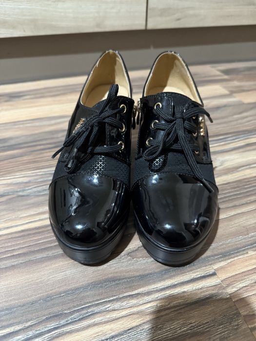 Туфлі лаковані