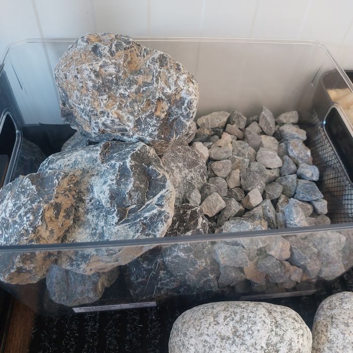 Kamienie ozdobne. granit . Żwir.  Piasek. Ziemia