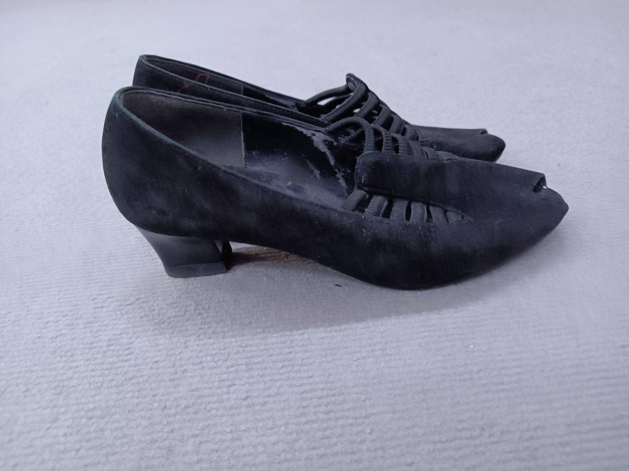 Czarne buty zamszowe 37 na niskim obcasie Gaby