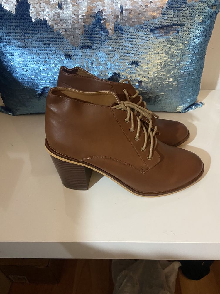 Sandalias e botins