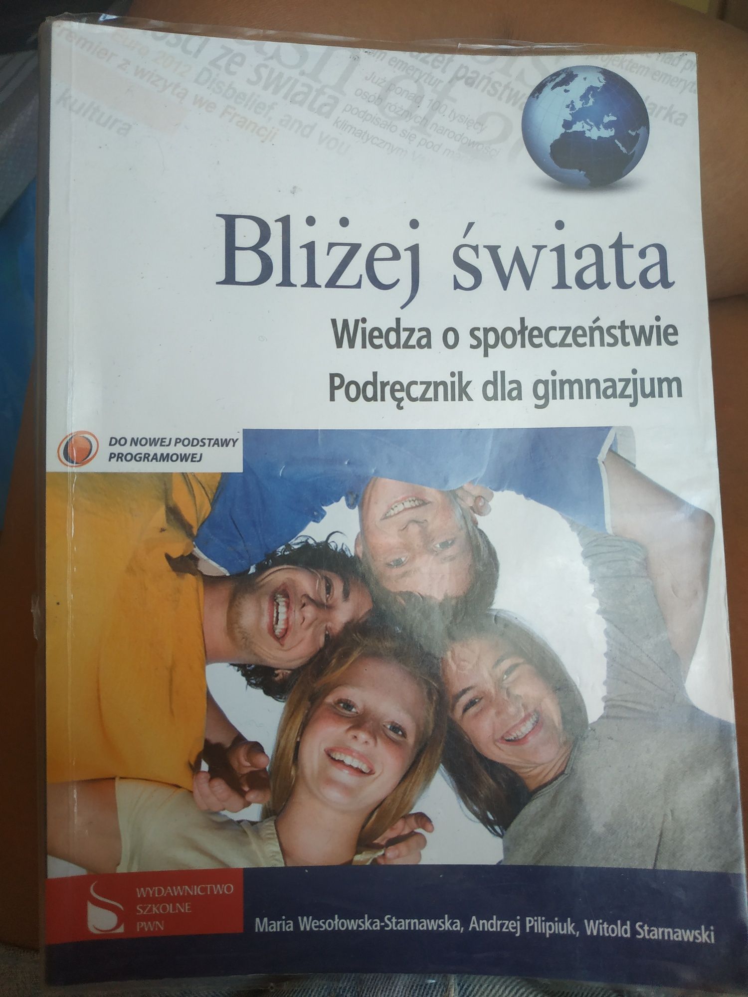 Bliżej Świata. Podręcznik do WOS-u