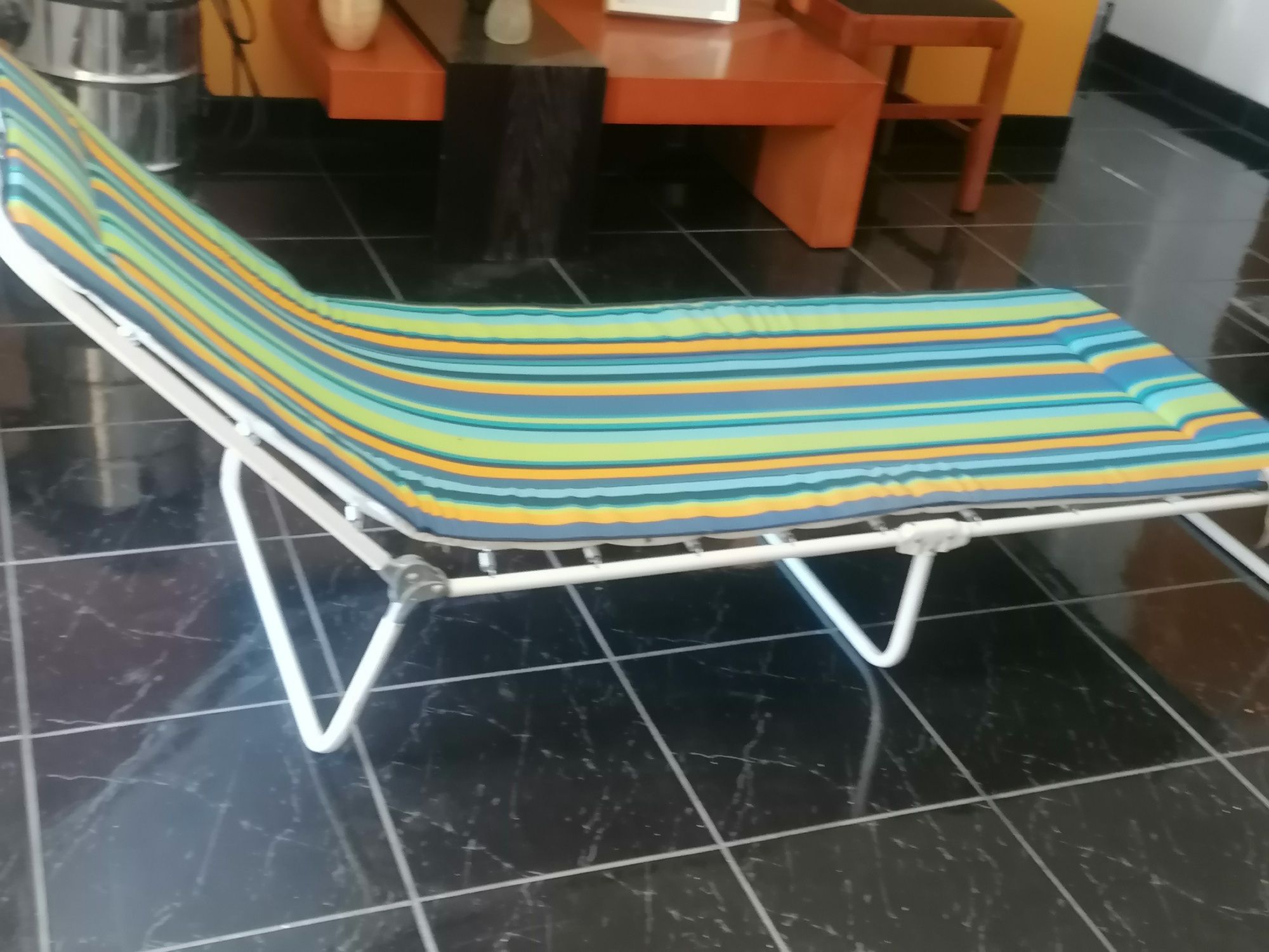 Cama para campismo e outros fins