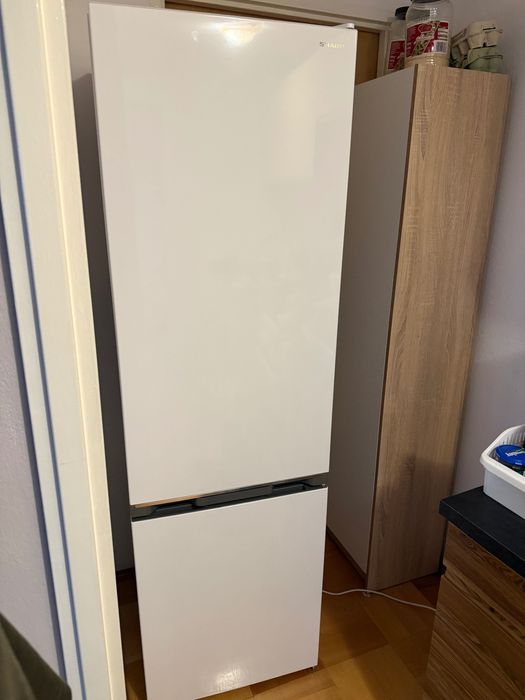 Lodówka SHARP jak nowa