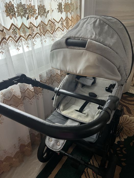 Дитячий візочок 2 в 1. Стан майже новий.