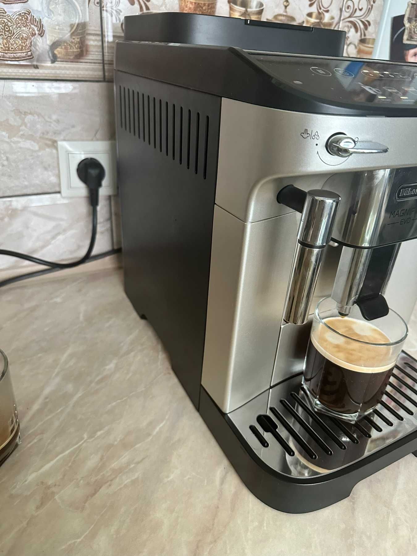 De'Longhi Magnifica Evo ECAM 292.33.SB автоматична кавоварка НОВА