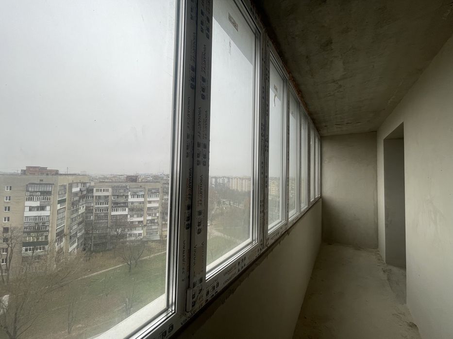 Просторий 1-кімнатний сирець на здачі