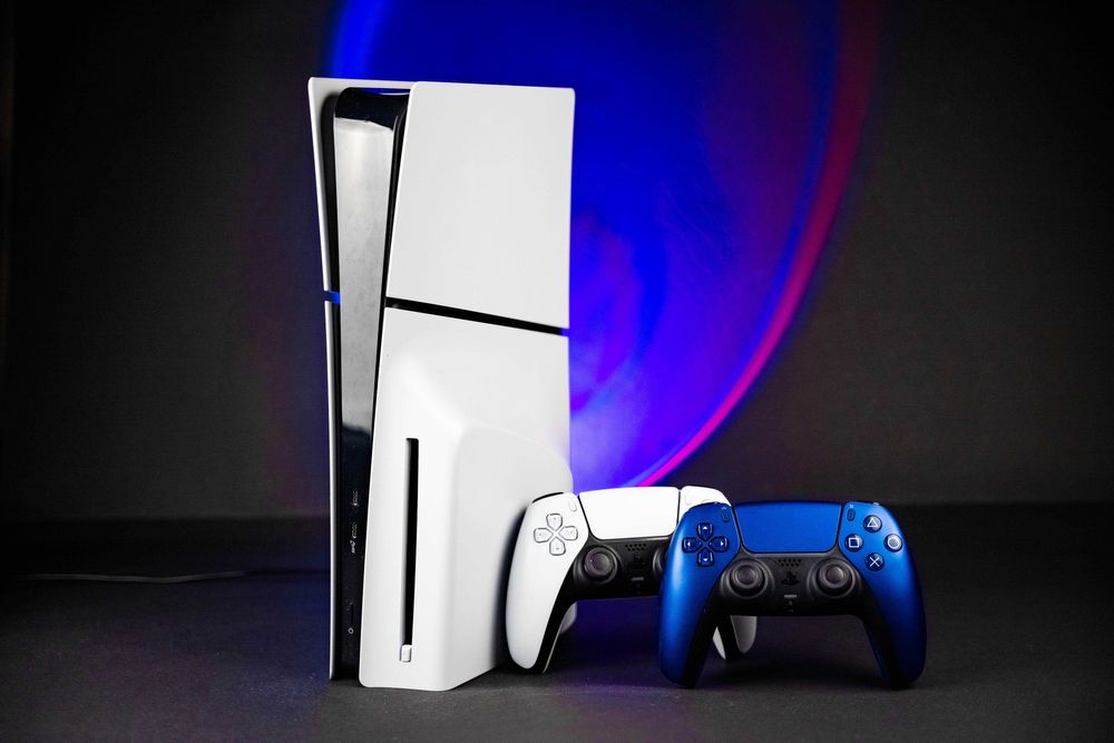 [PS5] Konsola SONY PlayStation 5 SLIM napęd + 2 Kontrolery DualSense