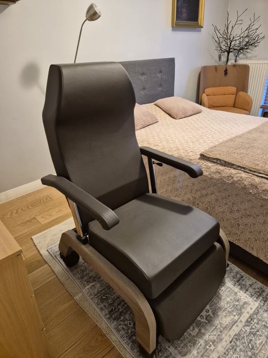 Fotel geriatyczny,pielegnacyjny z kółkami