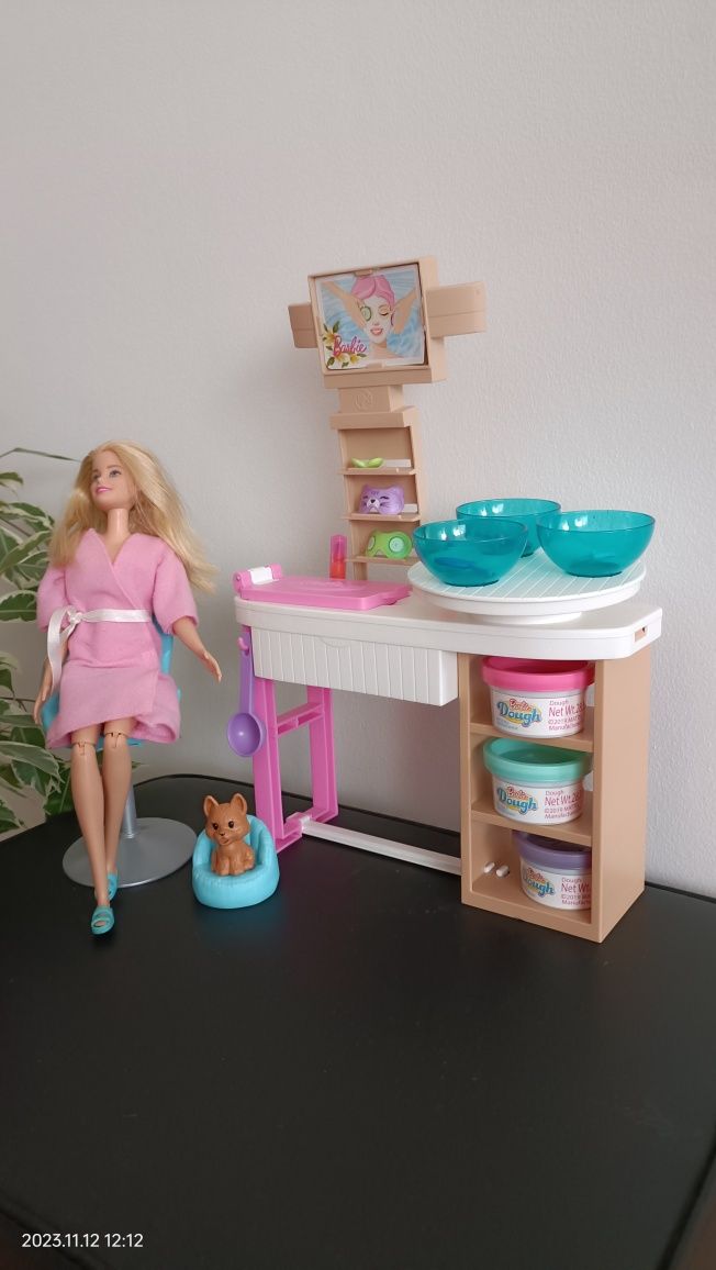 Zestaw lalka Barbie salon pięknosci