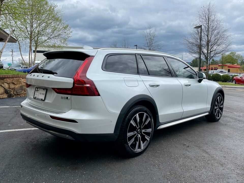 2023 Volvo V60 Cross Country B5 AWD ULTIMA