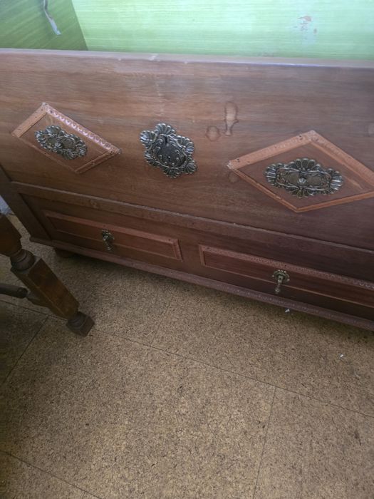 Arca em madeira ideal para guardar roupa