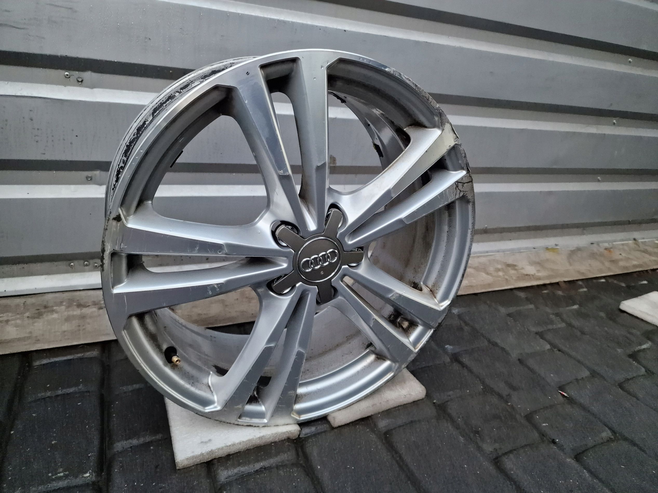 ORYGINALNA Felga Audi OE 18" 7,5" ET 51 5x112 8V0.601.025/BL A3 8V