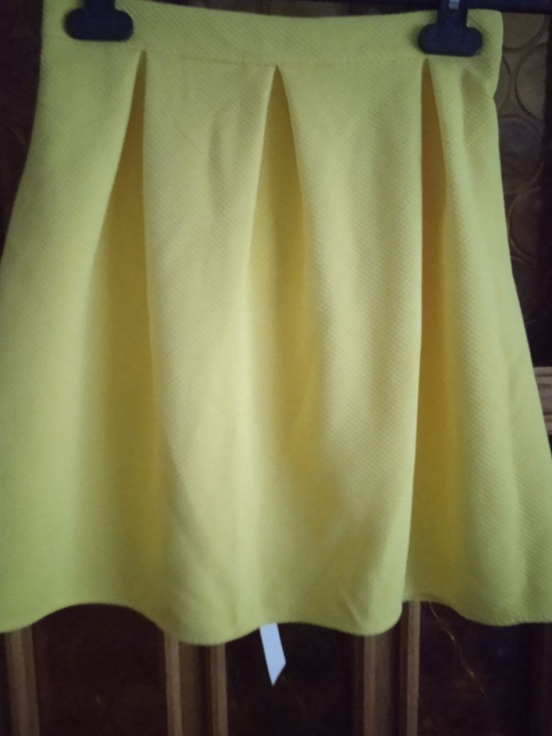 Żółta spódnica dziewczęca