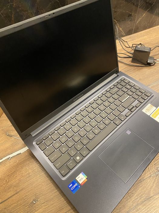 laptop to ASUS Vivobook 15 (dokładnie model A1504VA - BQ940W)