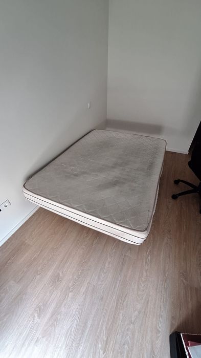 Vendo estrado e colchão