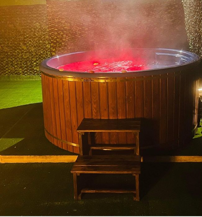 Подобово будинок з теплим басейном