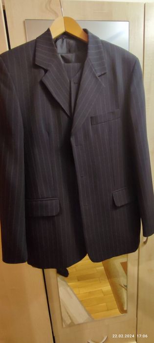 Garnitur czarny w prążki