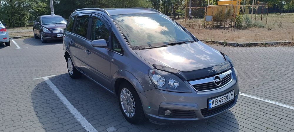 Опель зафіра 1.8 газ/бенз. 7місць гарний стан