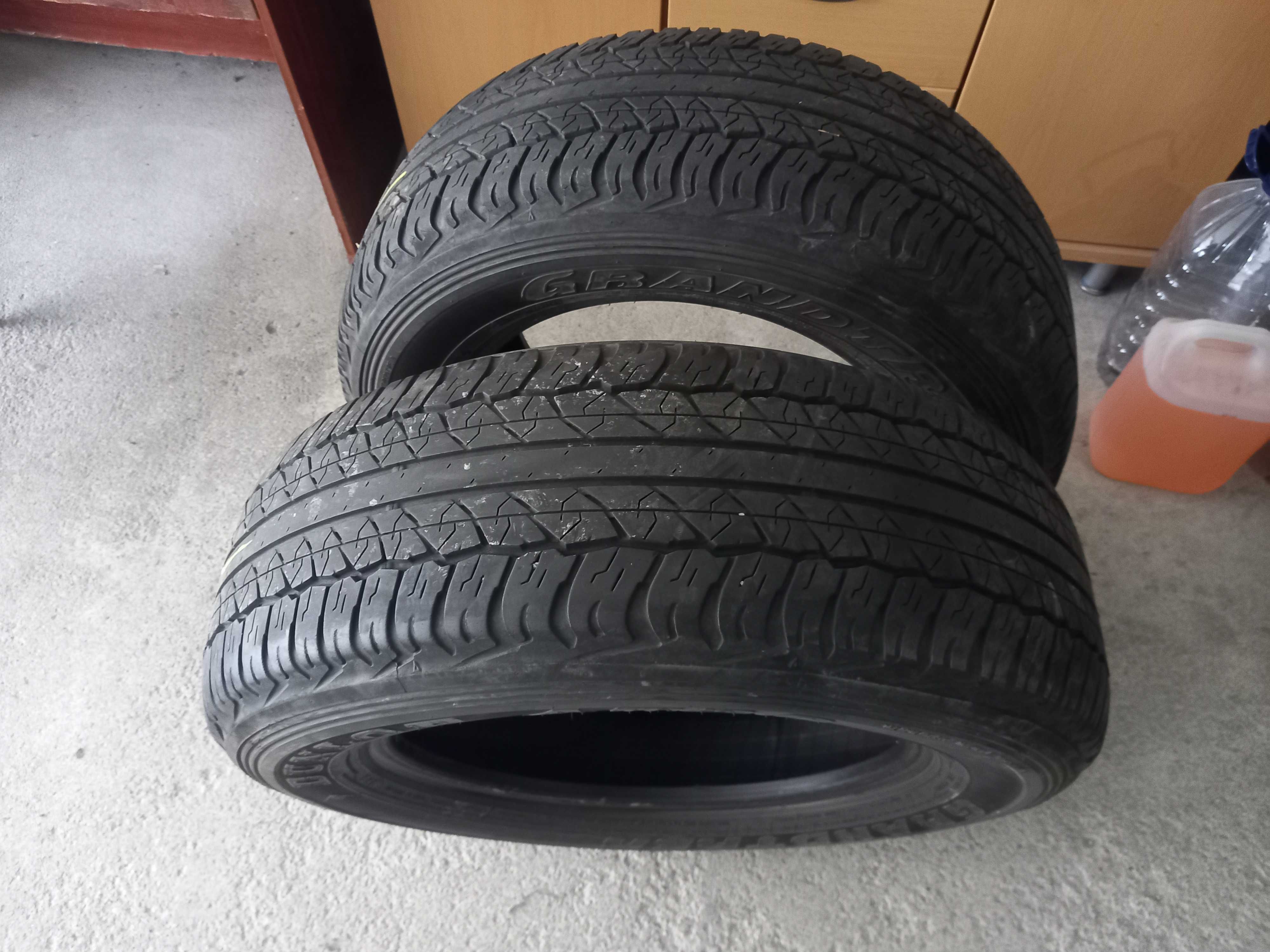 4 pneus 245/65R17 Dunlop e Goodyear