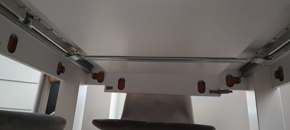 Stół biały rozkładany