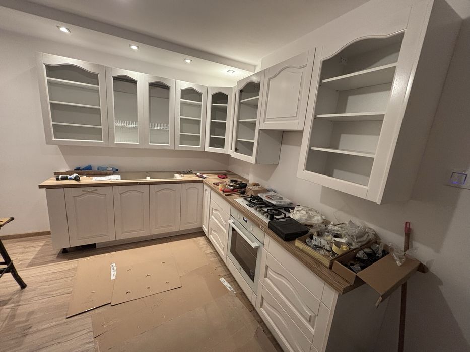 Składanie mebli, cięcie blatów i drzwi