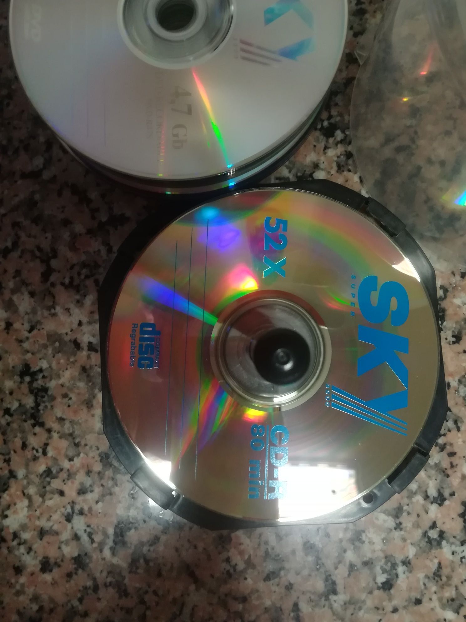 Vendo conjunto de cds e dvds ou troco por...