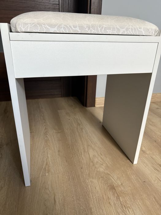 Taboret do toaletki