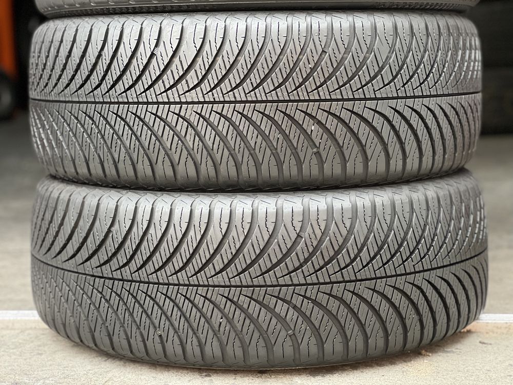 Шины всесезонные 2шт 215/55/R17 Goodyear Vector4seasons