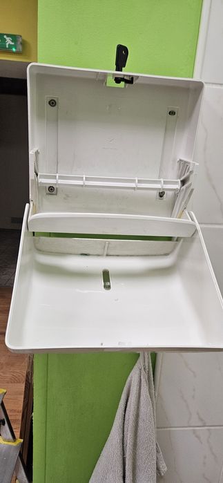 Podajnik na reczniki papierowe