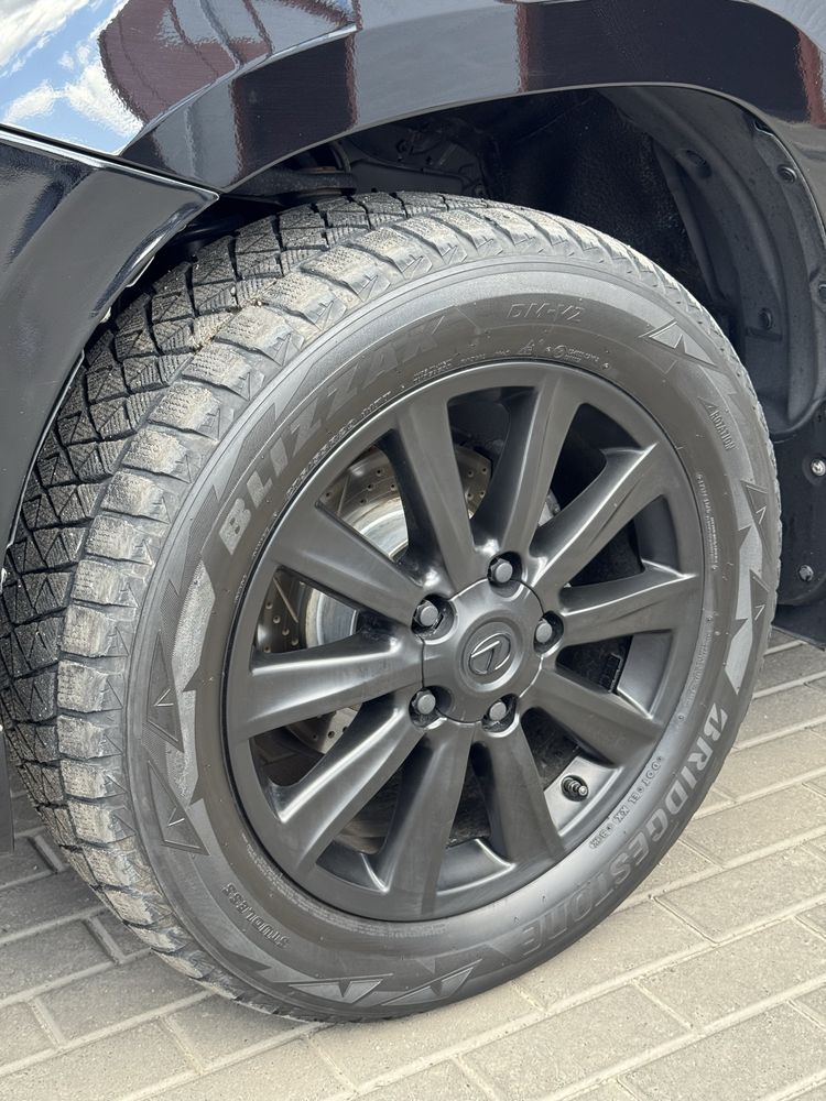 Lexus LX 570 5.7 газ/бензин black edition