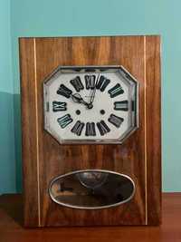 годинник старовинний з маятником
