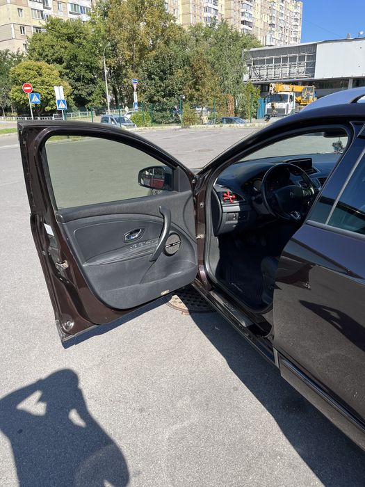 Продам авто в чудовому технічному стіні ,  деталі за телефоном !!