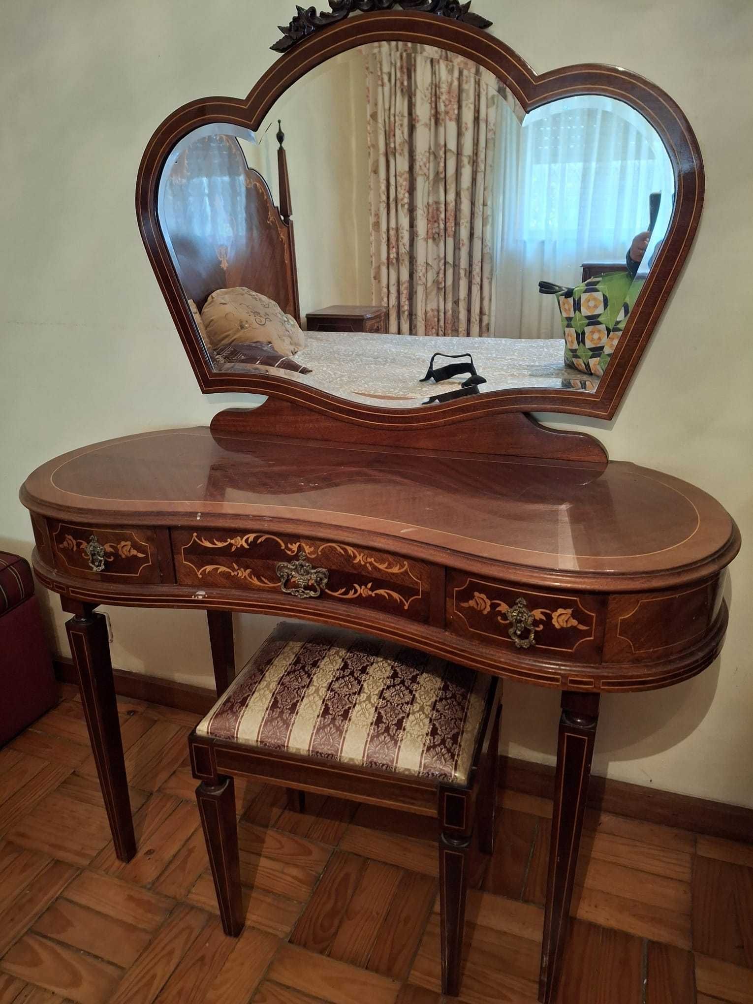 Mobilia de Quarto Estilo Dona Maria – Elegância Clássica à Venda