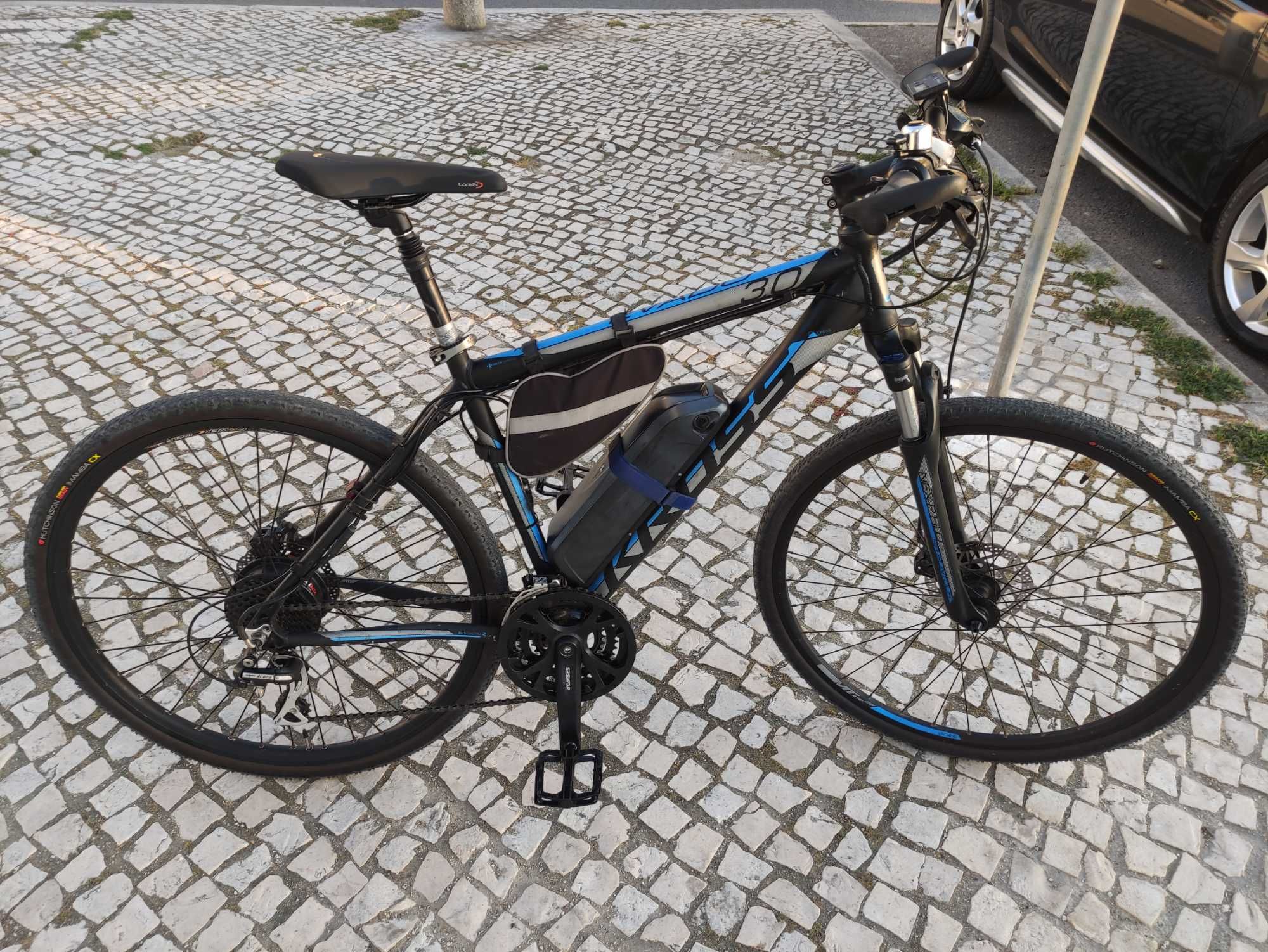 Bicicleta BTT Elétrica Marca Kross com duas baterias