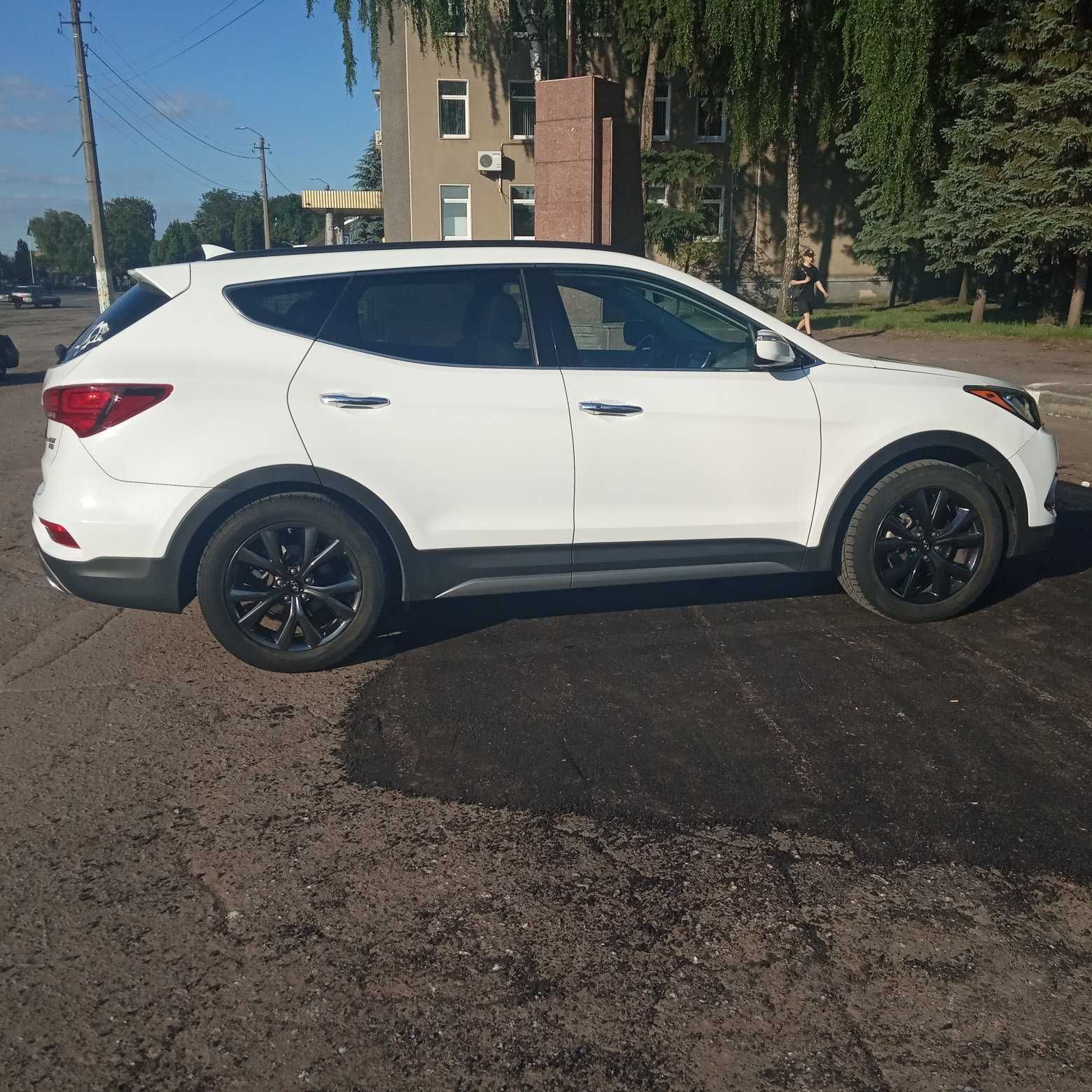 Продам HYUNDAI Santa Fe 2016