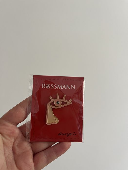 Pin przypinka Rossmann twarz kopi