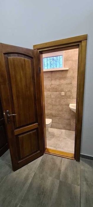 Оренда офісного приміщення в центрі Звягеля — вул. Соборності, 14а